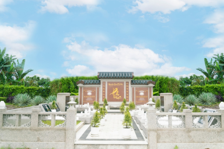 Khuôn viên lăng mộ gia tộc