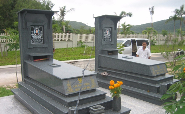 Mộ đôi đá xám